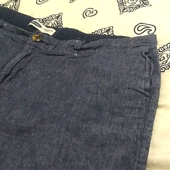 Old navy cuffed shorts - Picture 3 of 10
